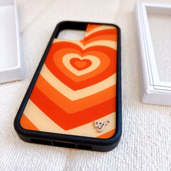 99% NEW WILDFLOWERS IPHONE 12 PRO CASE - Picture 1 of 3